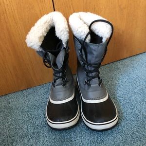 Sorel winter carnival boots (never worn)